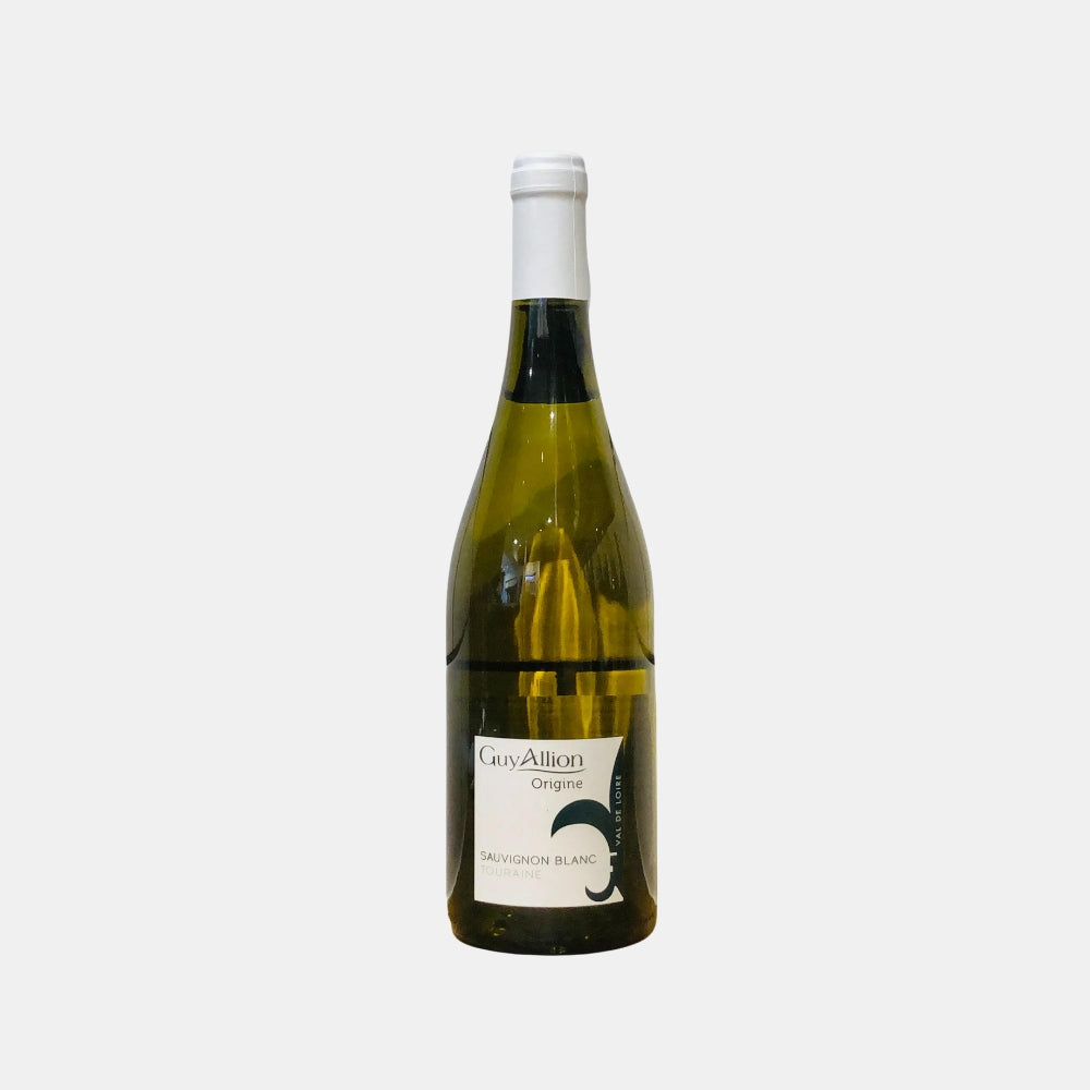 A bottle of white wine, with organic Sauvignon Blanc grape from Loire Valley, France. ABV 12.5%. Bottle size 750ml